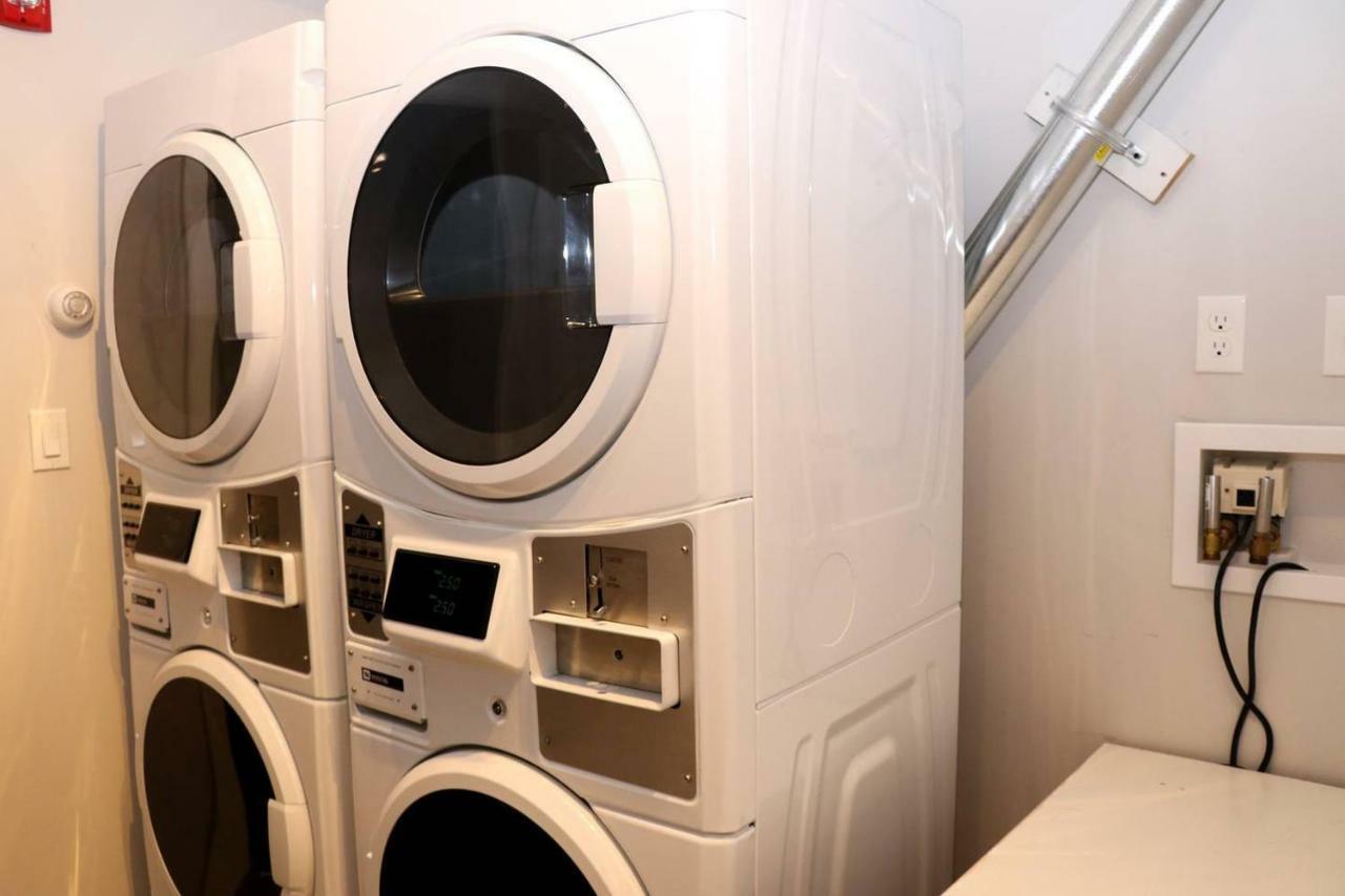 A Stylish Stay W/ A Queen Bed, Heated Floors.. #15 Brookline Luaran gambar