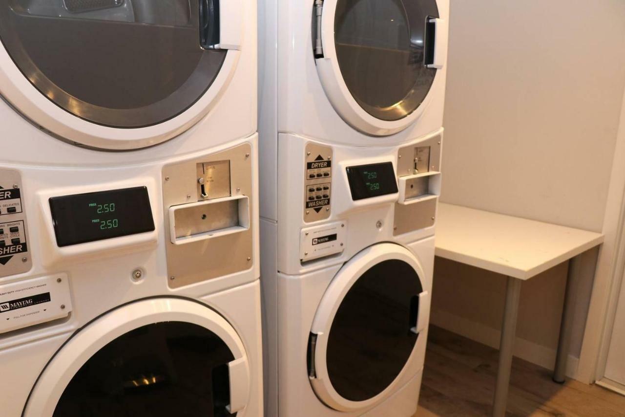 A Stylish Stay W/ A Queen Bed, Heated Floors.. #15 Brookline Luaran gambar