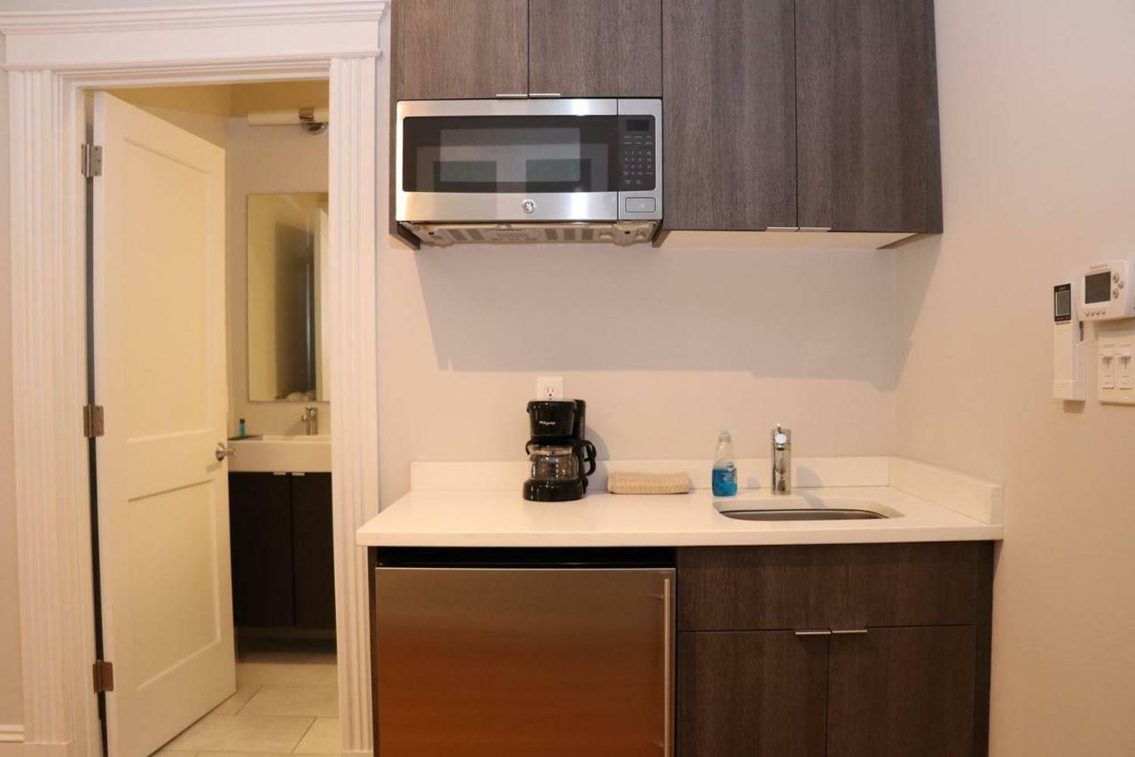 A Stylish Stay W/ A Queen Bed, Heated Floors.. #15 Brookline Luaran gambar
