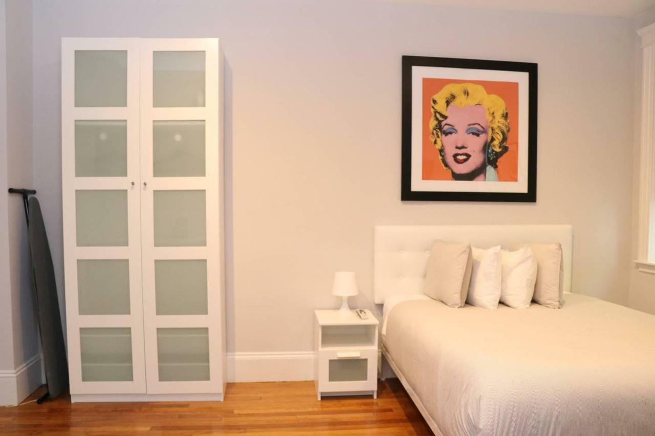 A Stylish Stay W/ A Queen Bed, Heated Floors.. #15 Brookline Luaran gambar