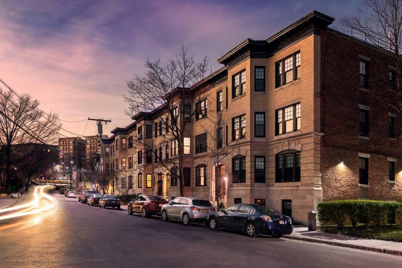 A Stylish Stay W/ A Queen Bed, Heated Floors.. #15 Brookline Luaran gambar