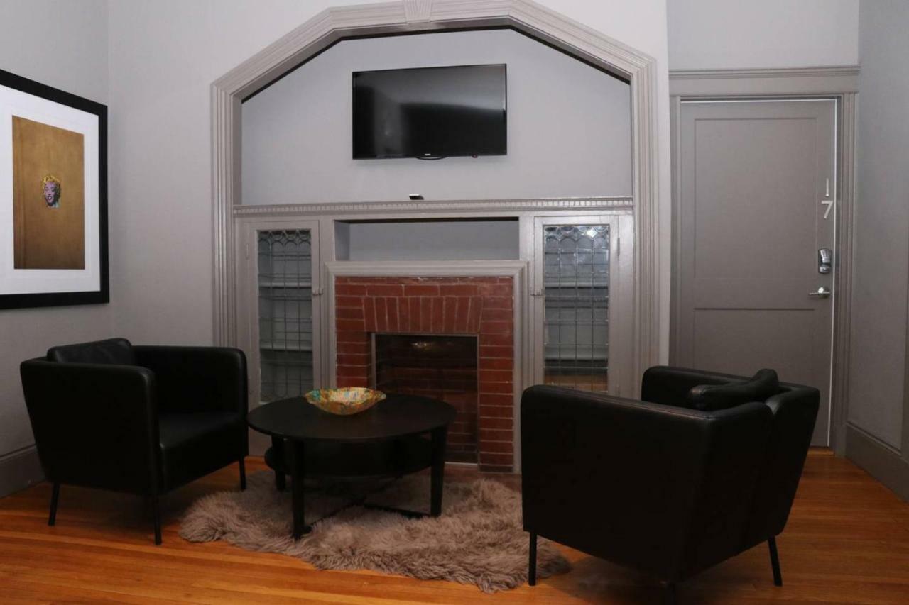 A Stylish Stay W/ A Queen Bed, Heated Floors.. #15 Brookline Luaran gambar