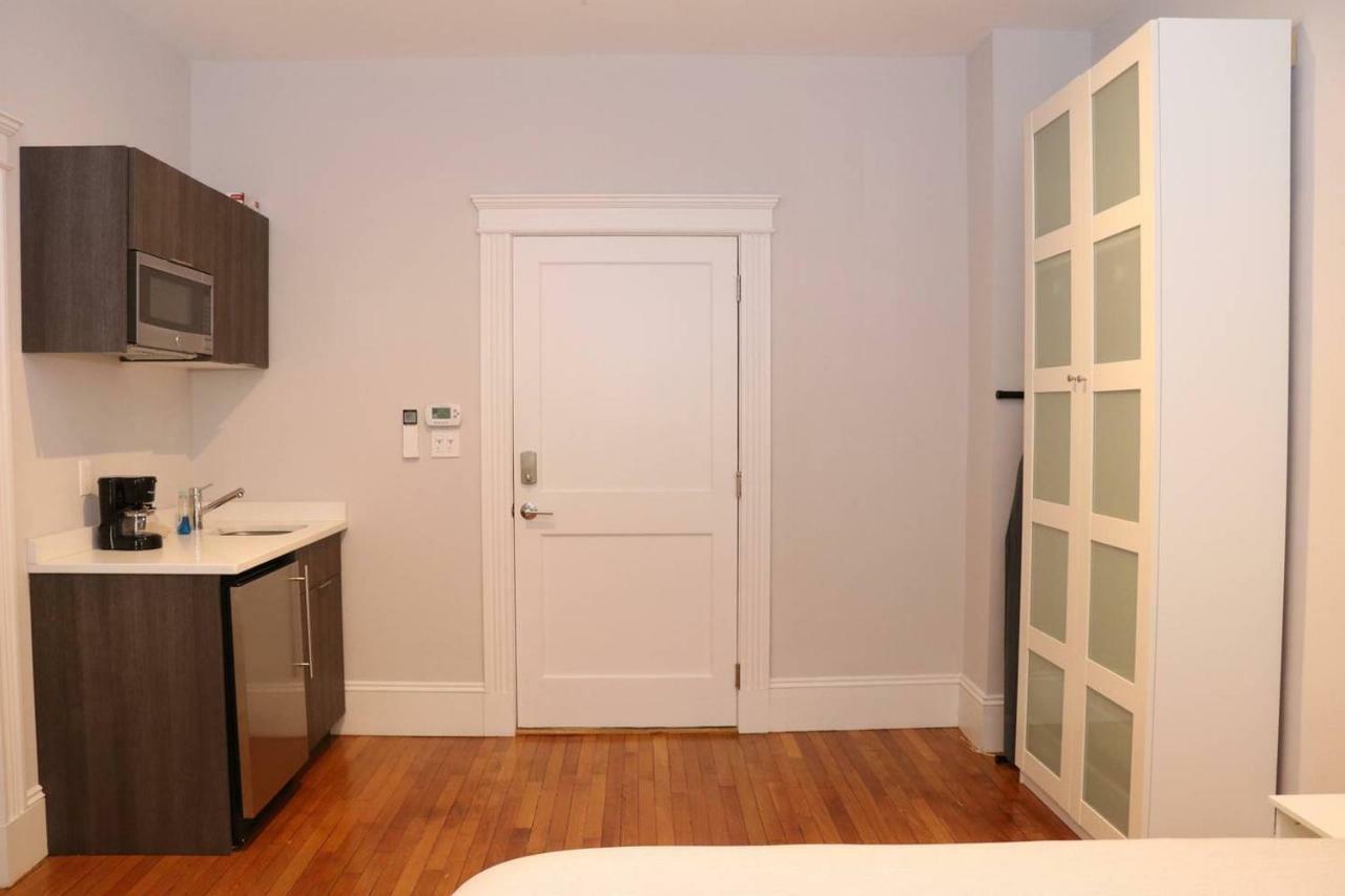 A Stylish Stay W/ A Queen Bed, Heated Floors.. #15 Brookline Luaran gambar